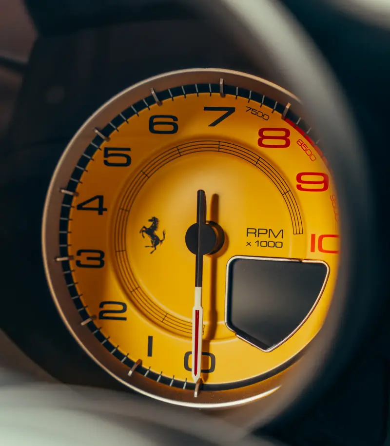 Ferrari 488 Spider: Drehzahlmesser